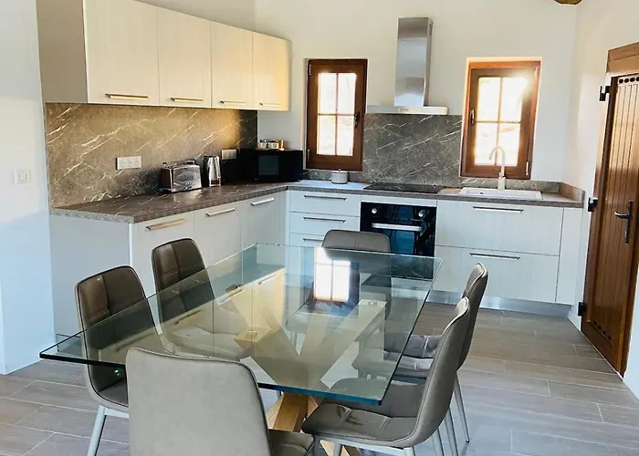 Charmante Dans Un Petit Coin De Paradis * Propriano (Corsica)