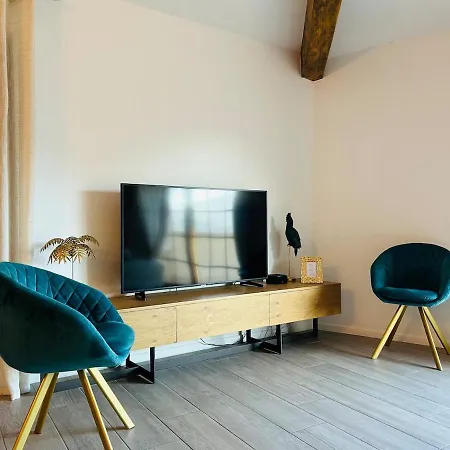 فيلة Charmante Dans Un Petit Coin De Paradis