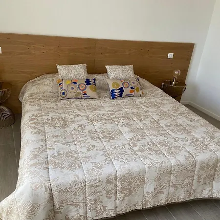 Charmante Dans Un Petit Coin De Paradis *